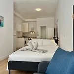 Shoreline Serenity דירה
